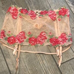Victoria’s Secret Floral Lace Women Intimates in Pink garter rhinestones